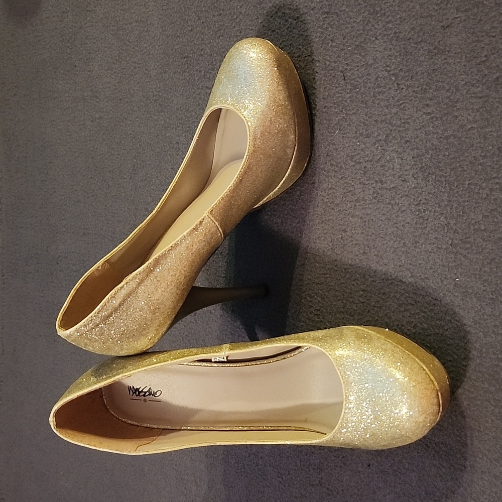 💙GOLD GLITTER PUMPS